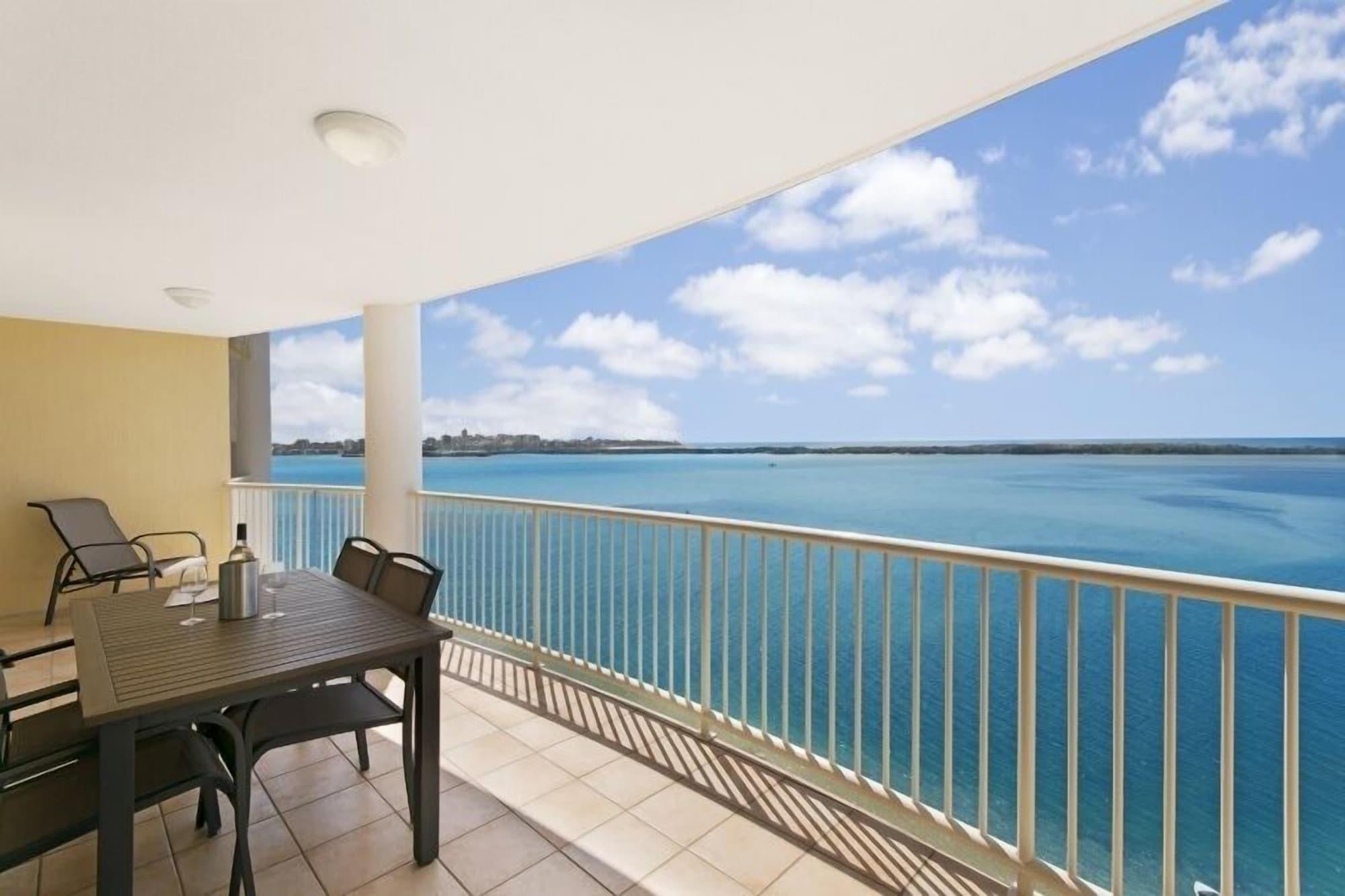Riviere On Golden Beach Caloundra Esterno foto