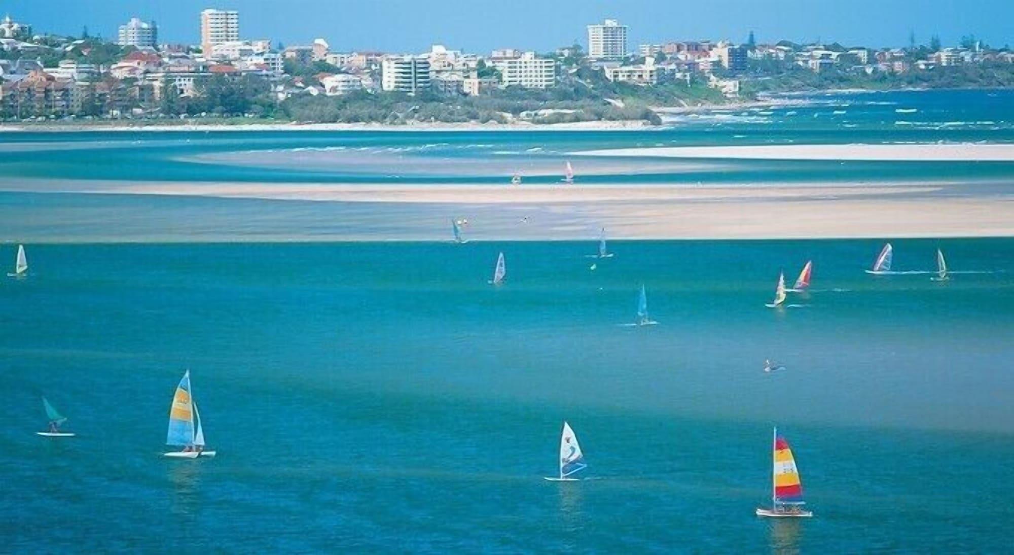 Riviere On Golden Beach Caloundra Esterno foto