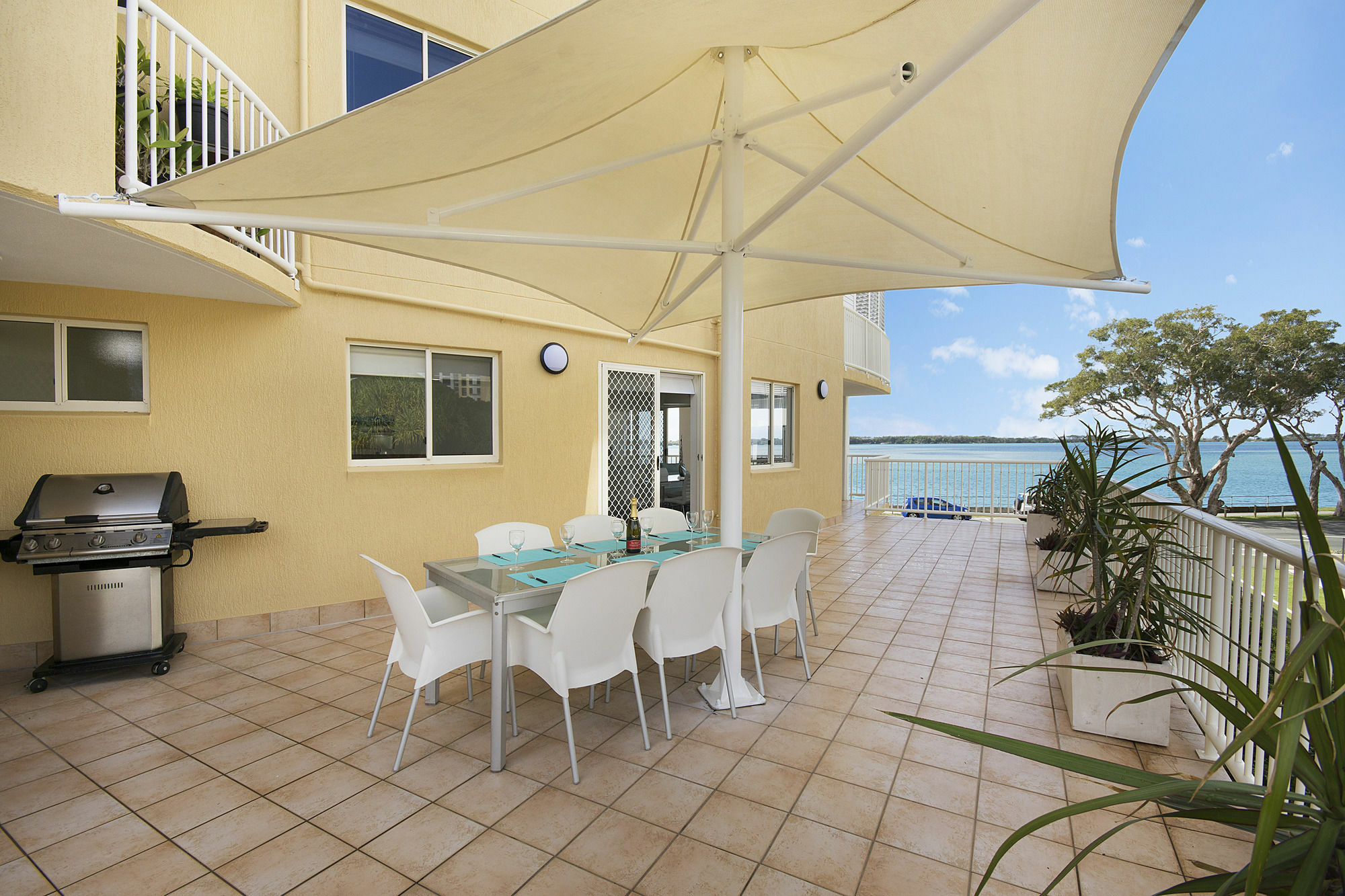 Riviere On Golden Beach Caloundra Esterno foto